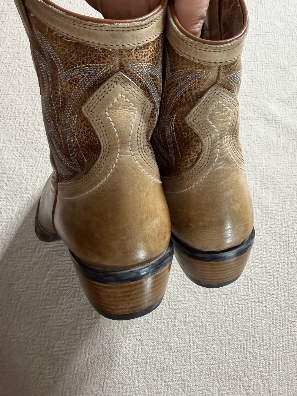 ARIAT Billie Unbridled Leather Beige Side Zip Short Ankle Boots 8 Western - Picture 6 of 11